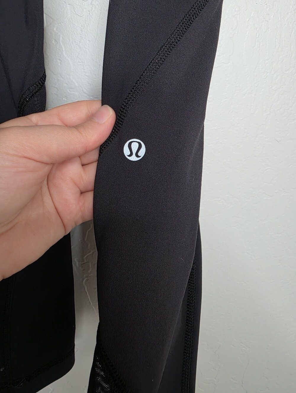 Lululemon Black Mesh Inspire Tight II Size 6 - Picture 8 of 13